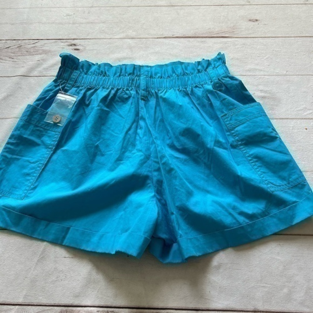 NWOT..URBAN OUTFITTERS.. Size Medium Shorts
